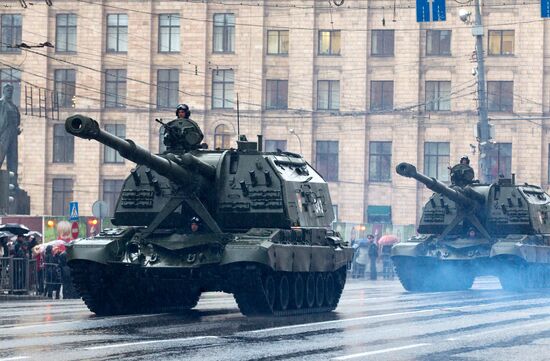 Military vehicles head to rehearsal of Victory Day parade