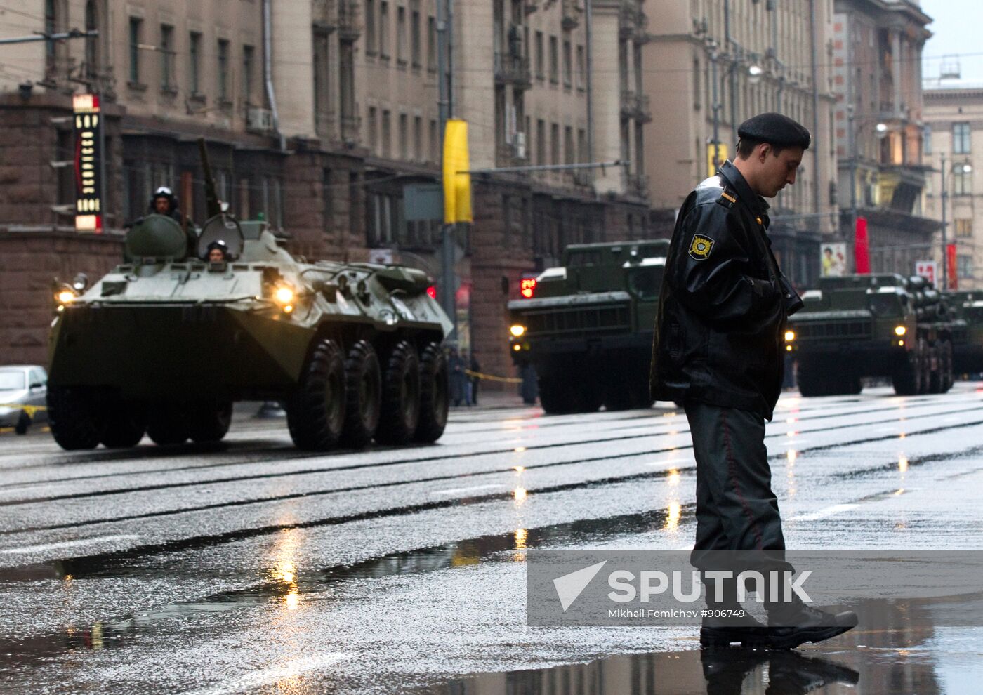 Military vehicles head to rehearsal of Victory Day parade