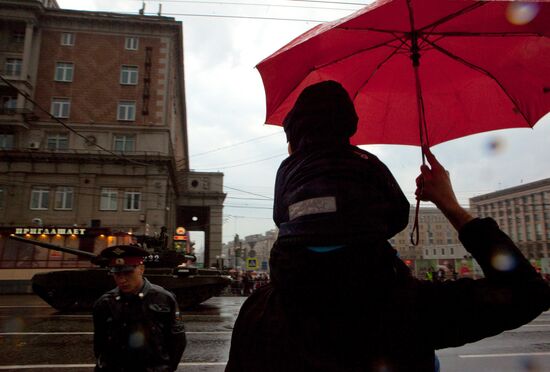 Military vehicles head to rehearsal of Victory Day parade