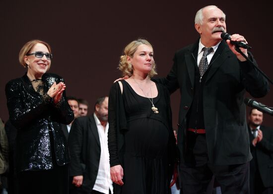 Inna Churikova, Viktoria Tolstoganova and Nikita Mikhalkov