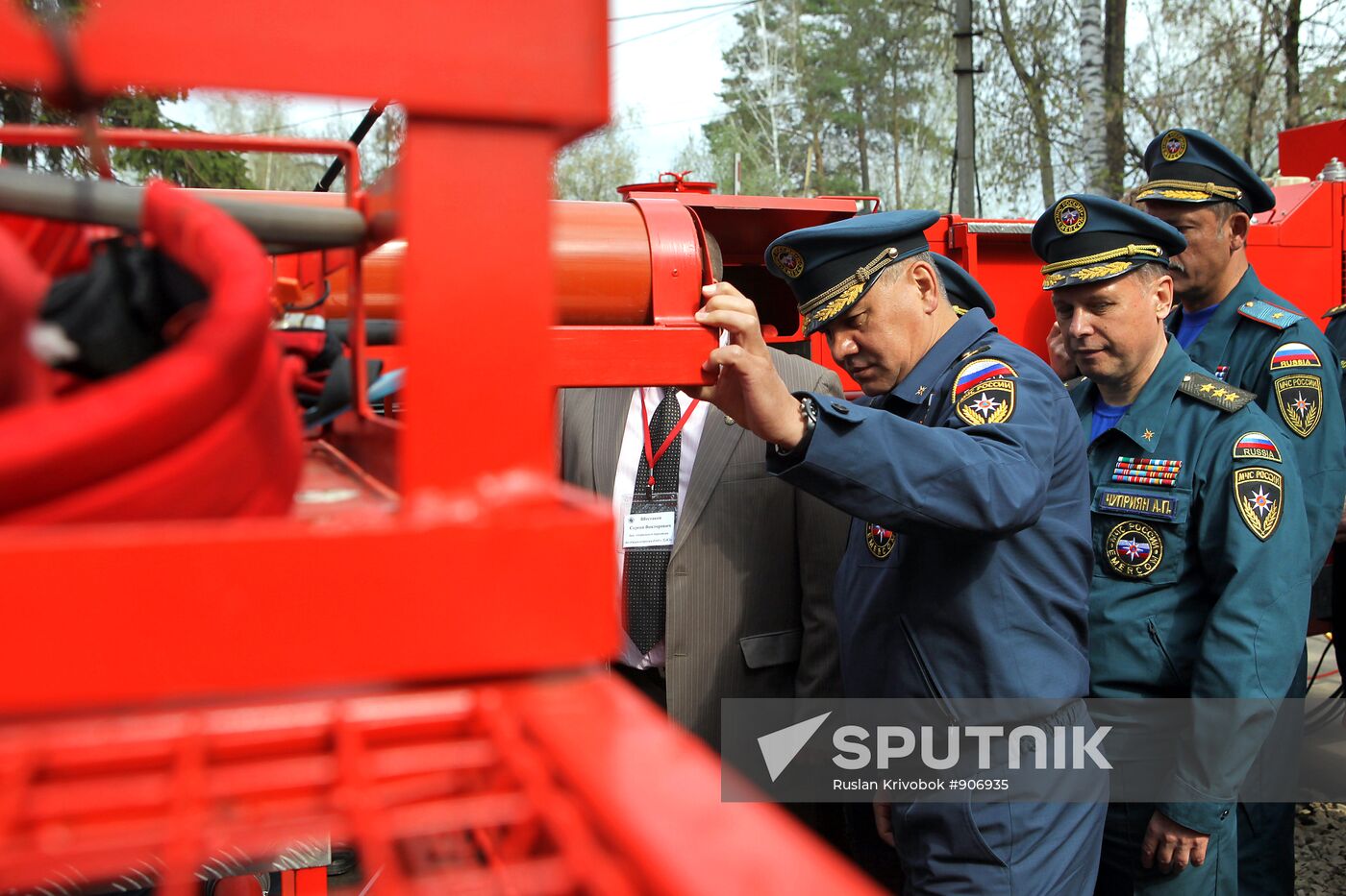 Russian Emergency Ministry showcases new technical developments