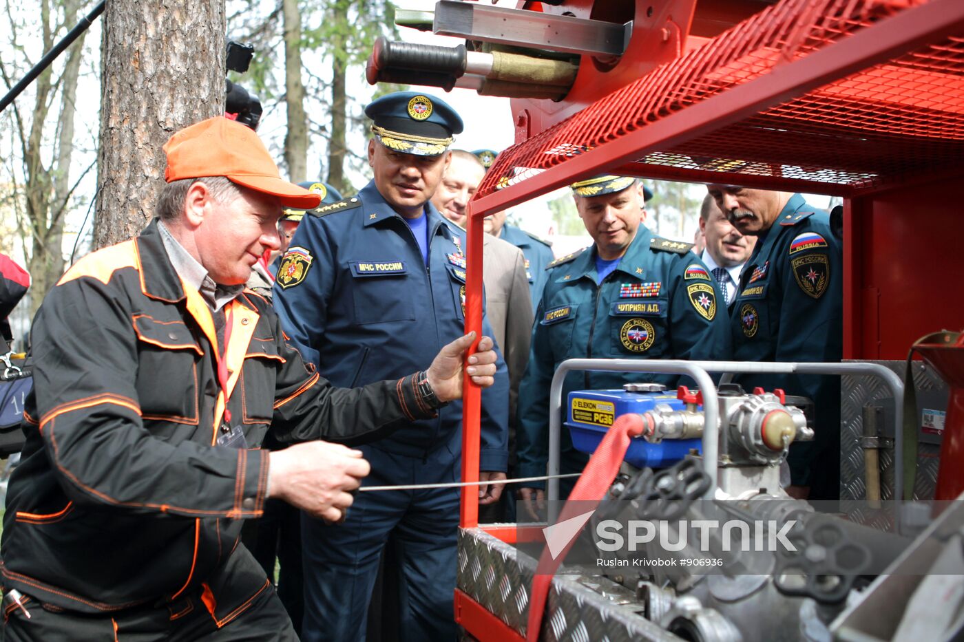 Russian Emergency Ministry showcases new technical developments