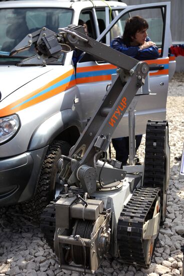 Russian Emergency Ministry showcases new technical developments