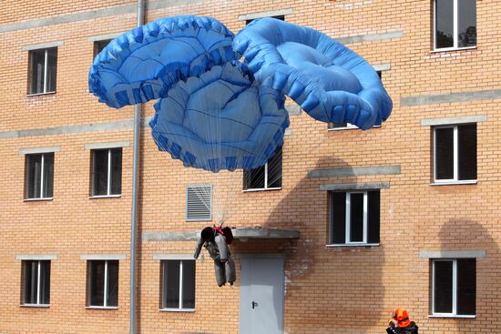 Russian Emergency Ministry showcases new technical developments