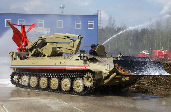 Russian Emergency Ministry showcases new technical developments