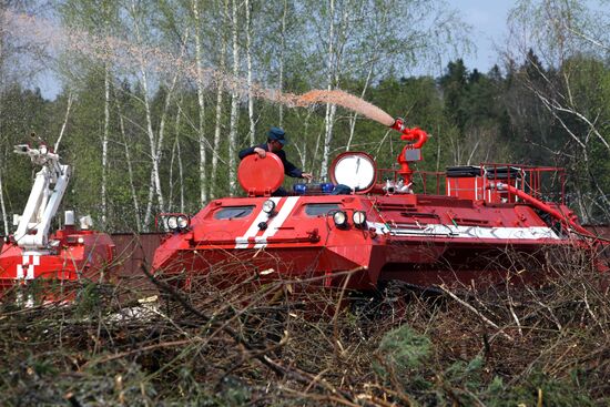 Russian Emergency Ministry showcases new technical developments