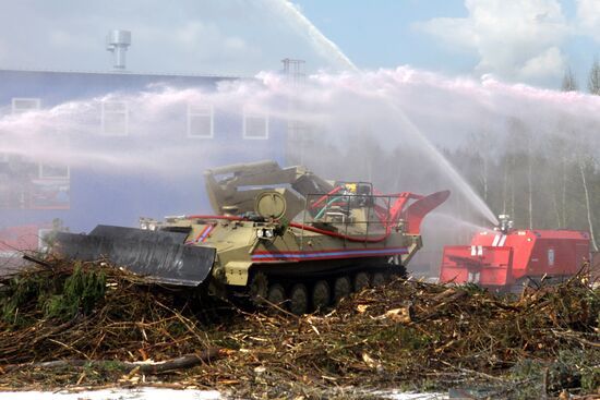 Russian Emergency Ministry showcases new technical developments