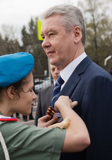 Sergei Sobyanin participates in memorable capsule laying