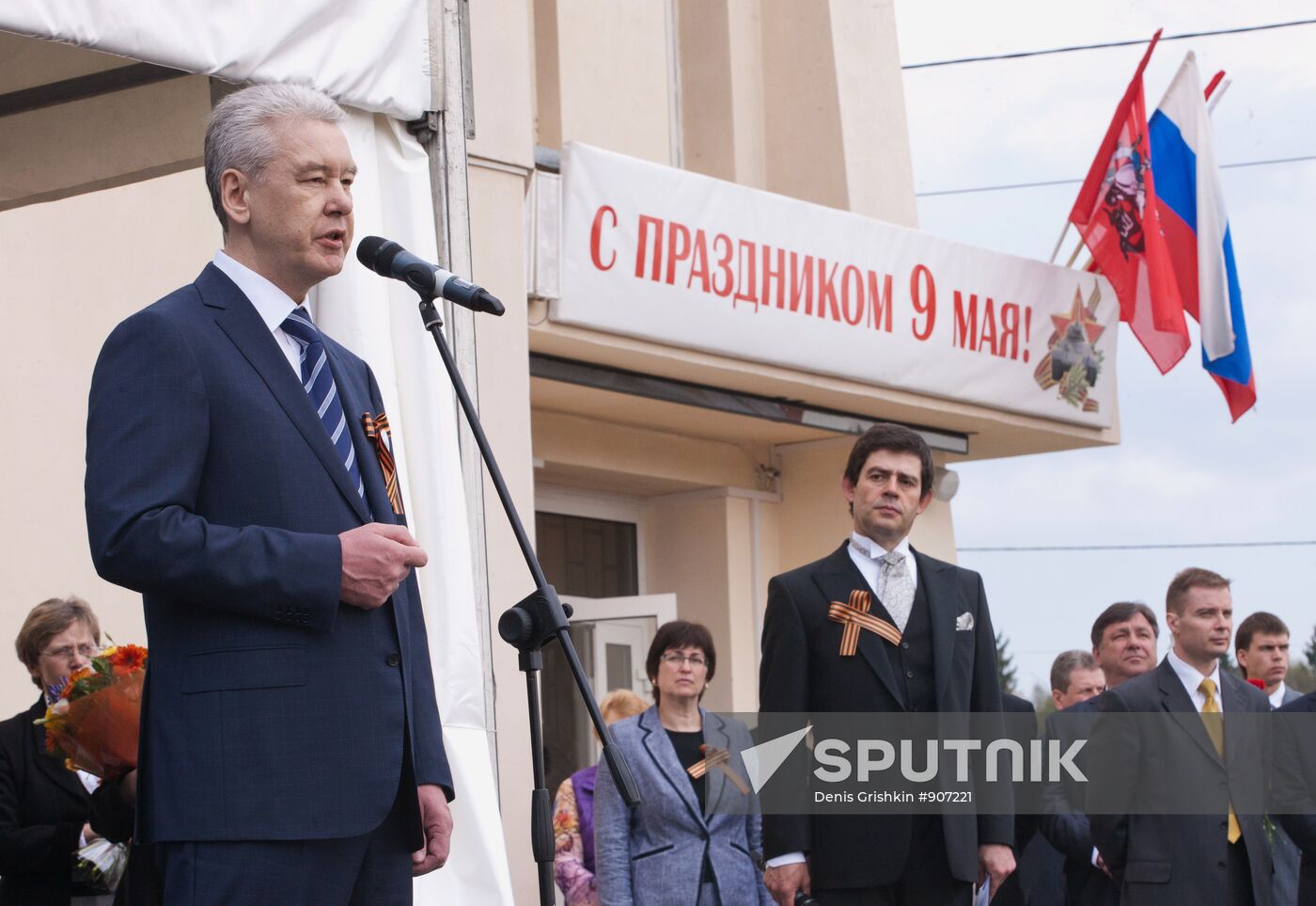 Sergei Sobyanin participates in memorable capsule laying