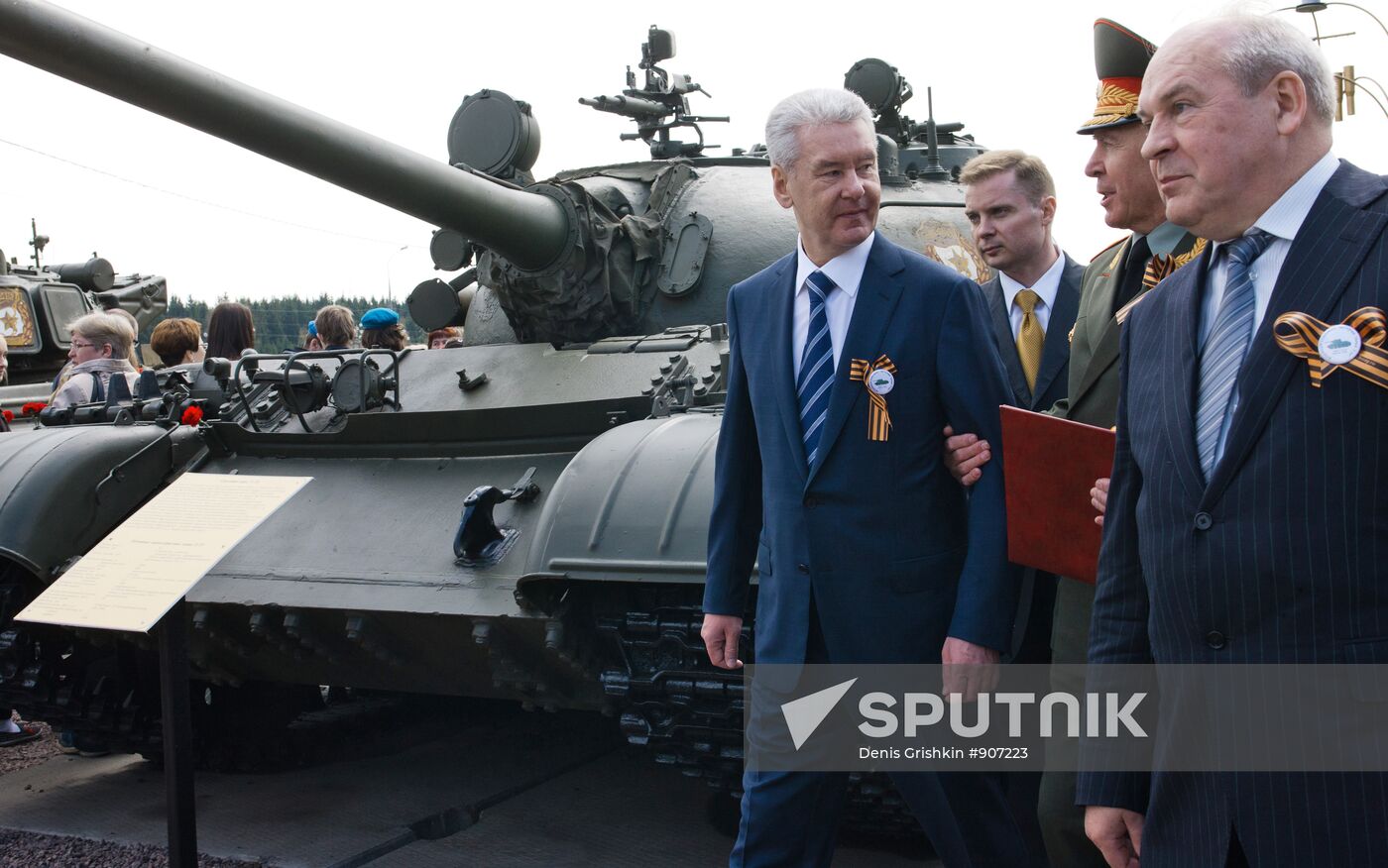 Sergei Sobyanin participates in memorable capsule laying