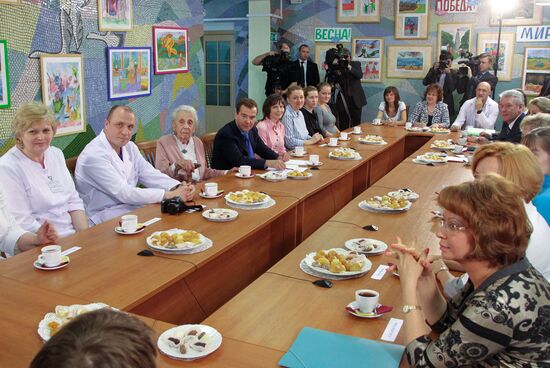 Dmitry Medvedev visits children's psychoneurology hospital