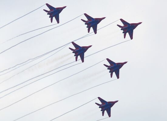 Strizhi aerobatic display team celebrate their anniversary