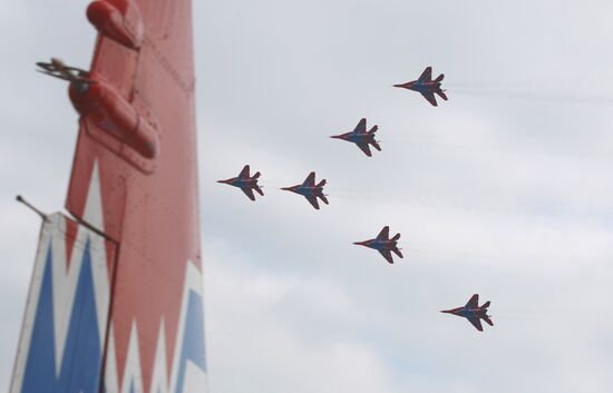 Strizhi aerobatic display team celebrate their anniversary
