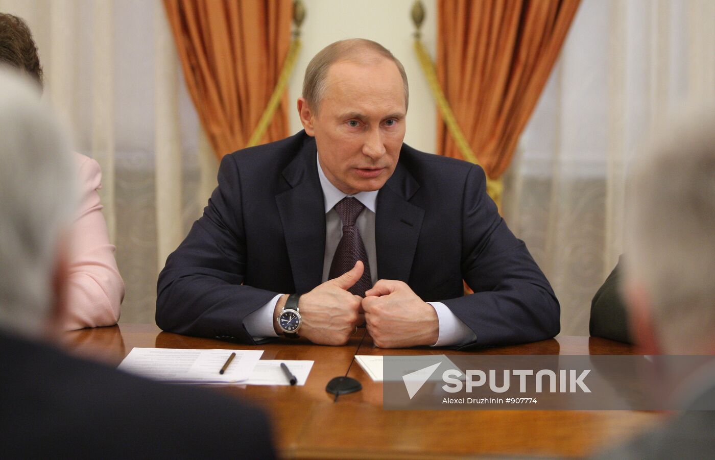 Vladiimr Putin with members of All-Russian People's Front