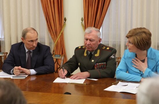 Vladimir Putin meets members of All-Russia People's Front