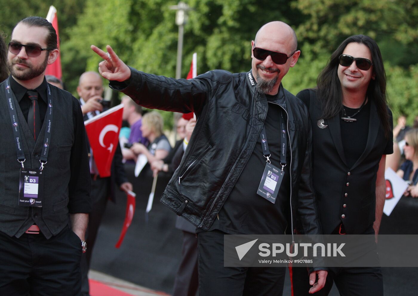 Yuksek Sadakat band
