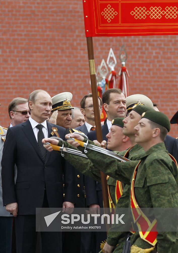 Dmitry Medvedev and Vladimir Putin attend memorial ceremony