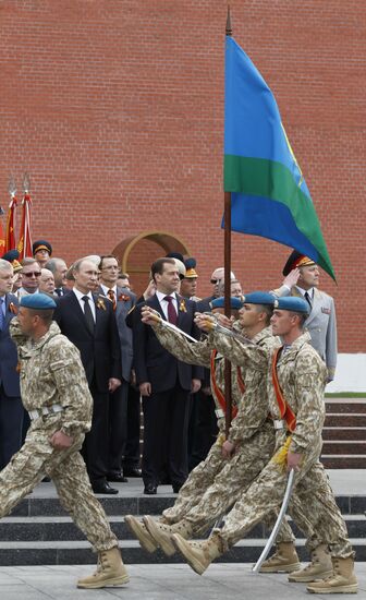 Dmitry Medvedev and Vladimir Putin attend memorial ceremony