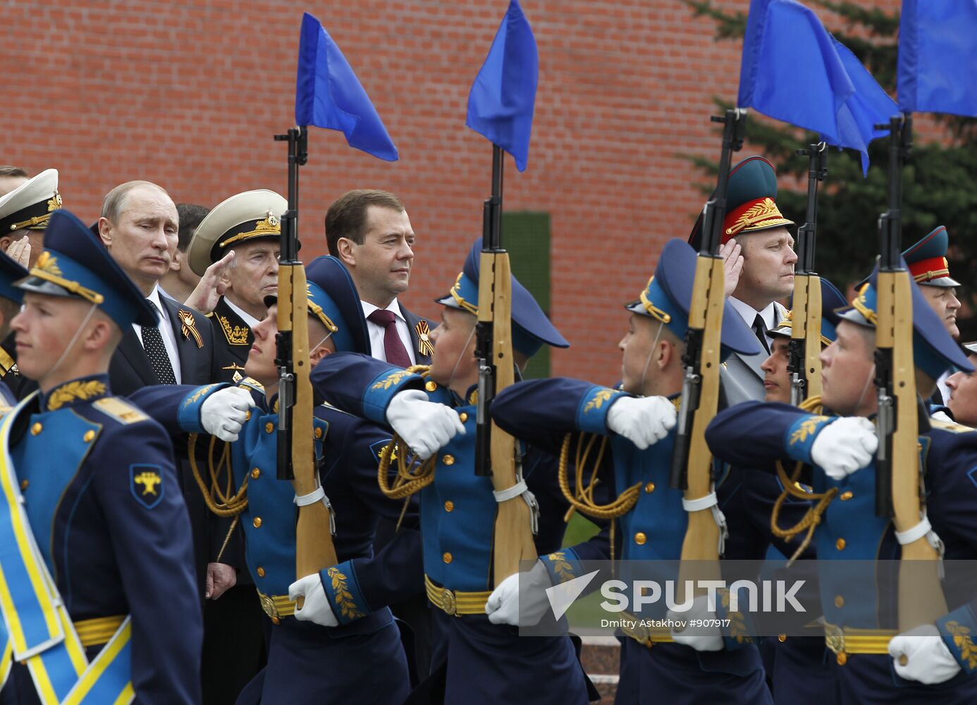 Dmitry Medvedev and Vladimir Putin attend memorial ceremony