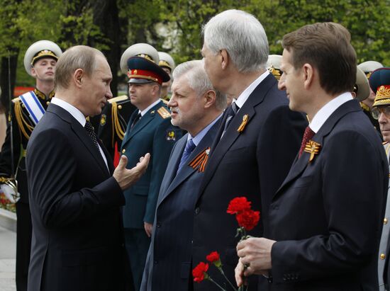 Vladimir Putin attends memorial ceremony for Victory Day