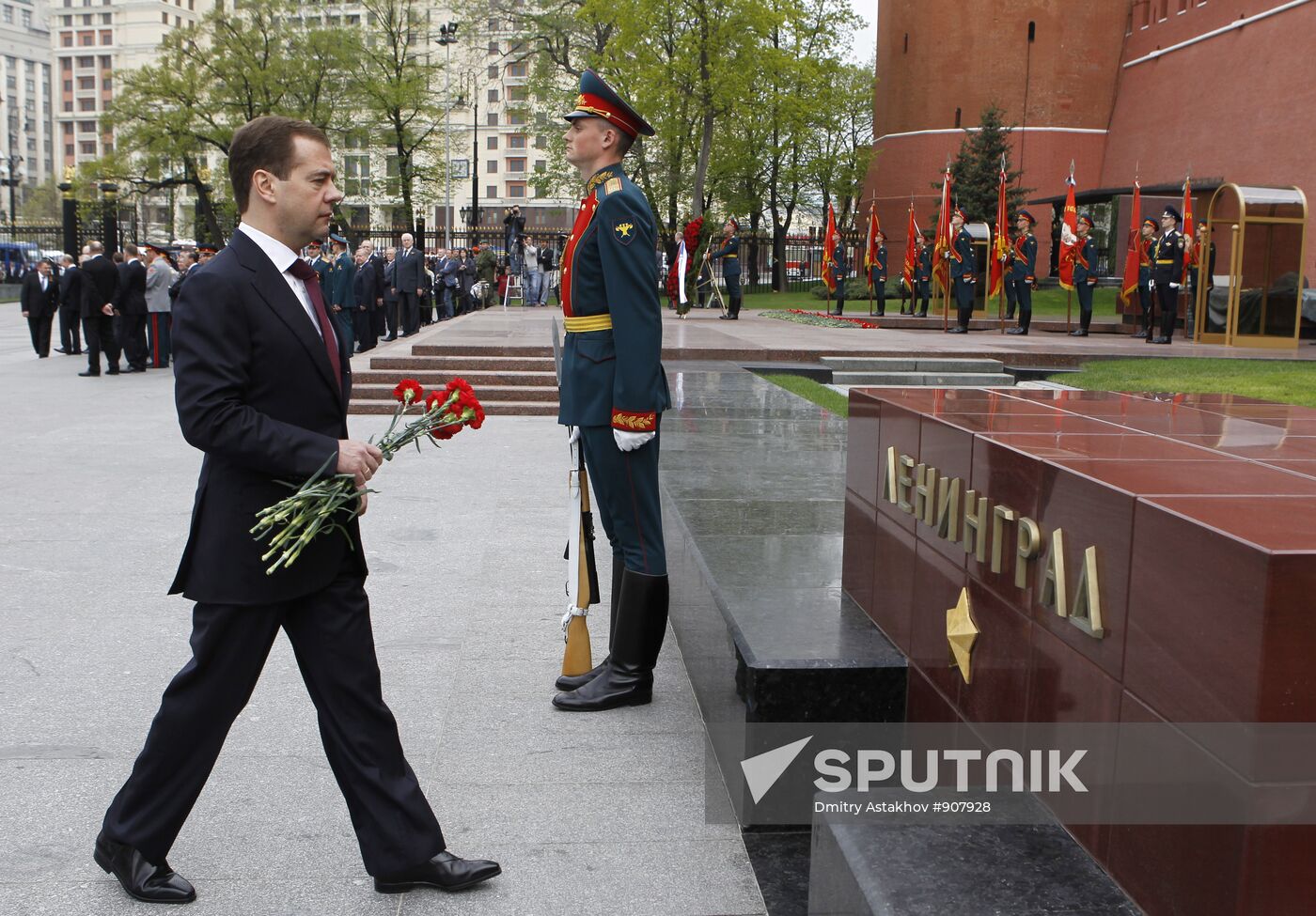 Dmitry Medvedev attends memorial ceremony for Victory Day