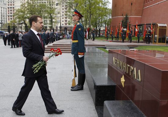 Dmitry Medvedev attends memorial ceremony for Victory Day