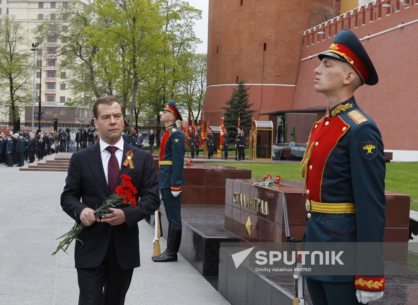 Dmitry Medvedev attends memorial ceremony for Victory Day