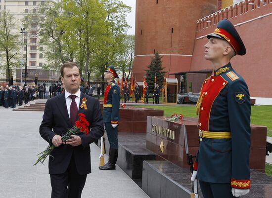 Dmitry Medvedev attends memorial ceremony for Victory Day