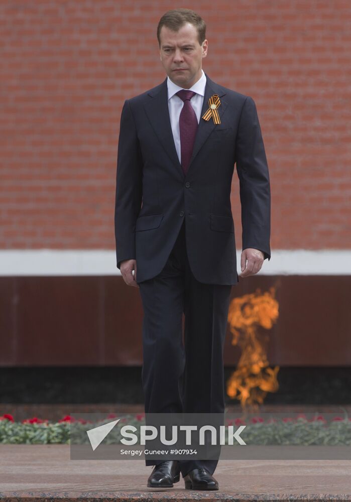 Dmitry Medvedev attends memorial ceremony for Victory Day