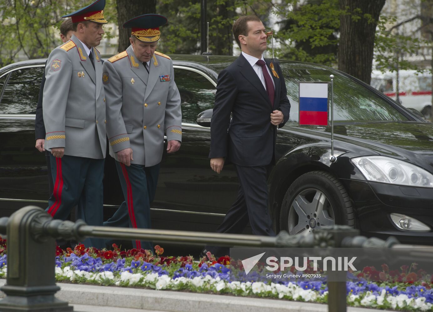 Dmitry Medvedev attends memorial ceremony for Victory Day