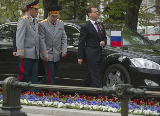 Dmitry Medvedev attends memorial ceremony for Victory Day