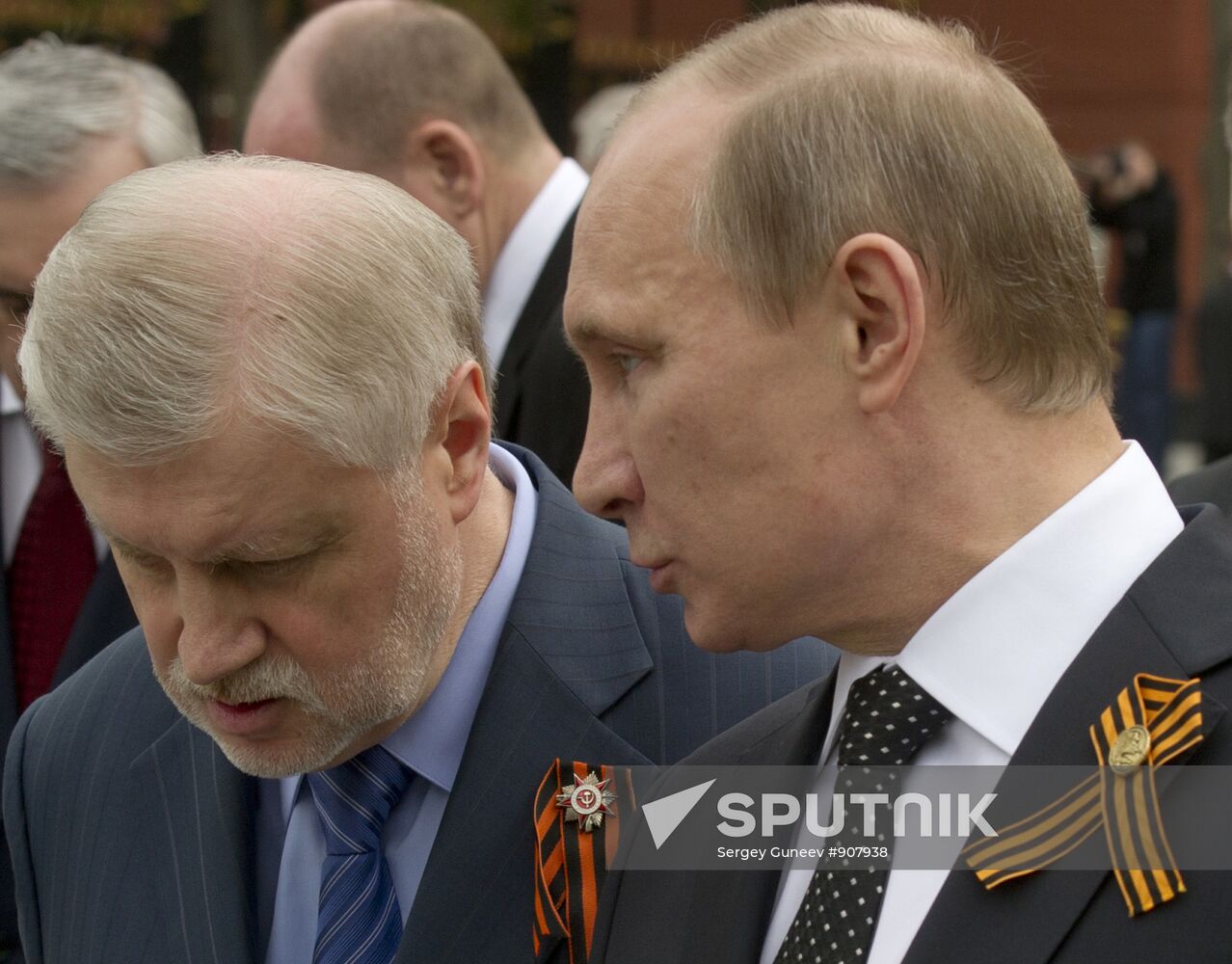 Vladimir Putin attends memorial ceremony for Victory Day