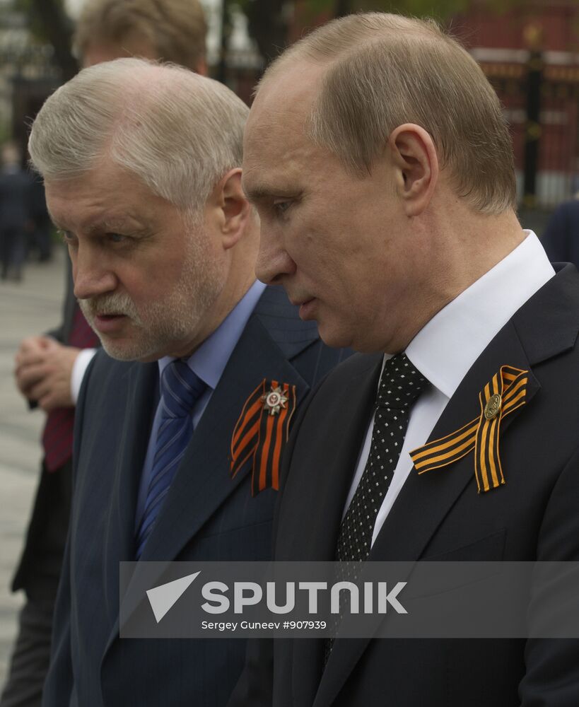 Vladimir Putin attends memorial ceremony for Victory Day