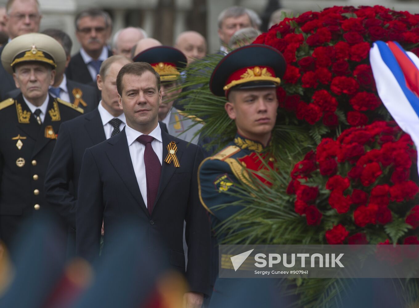 Dmitry Medvedev attends memorial ceremony for Victory Day