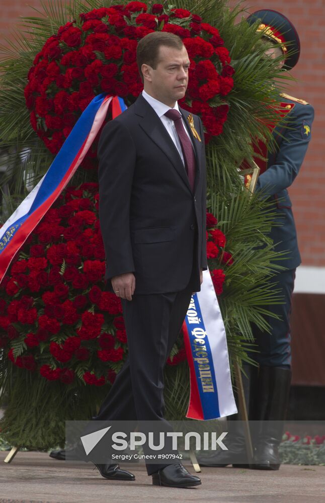 Dmitry Medvedev attends memorial ceremony for Victory Day