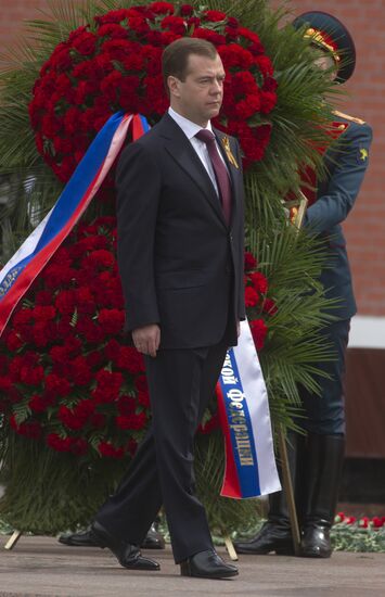 Dmitry Medvedev attends memorial ceremony for Victory Day