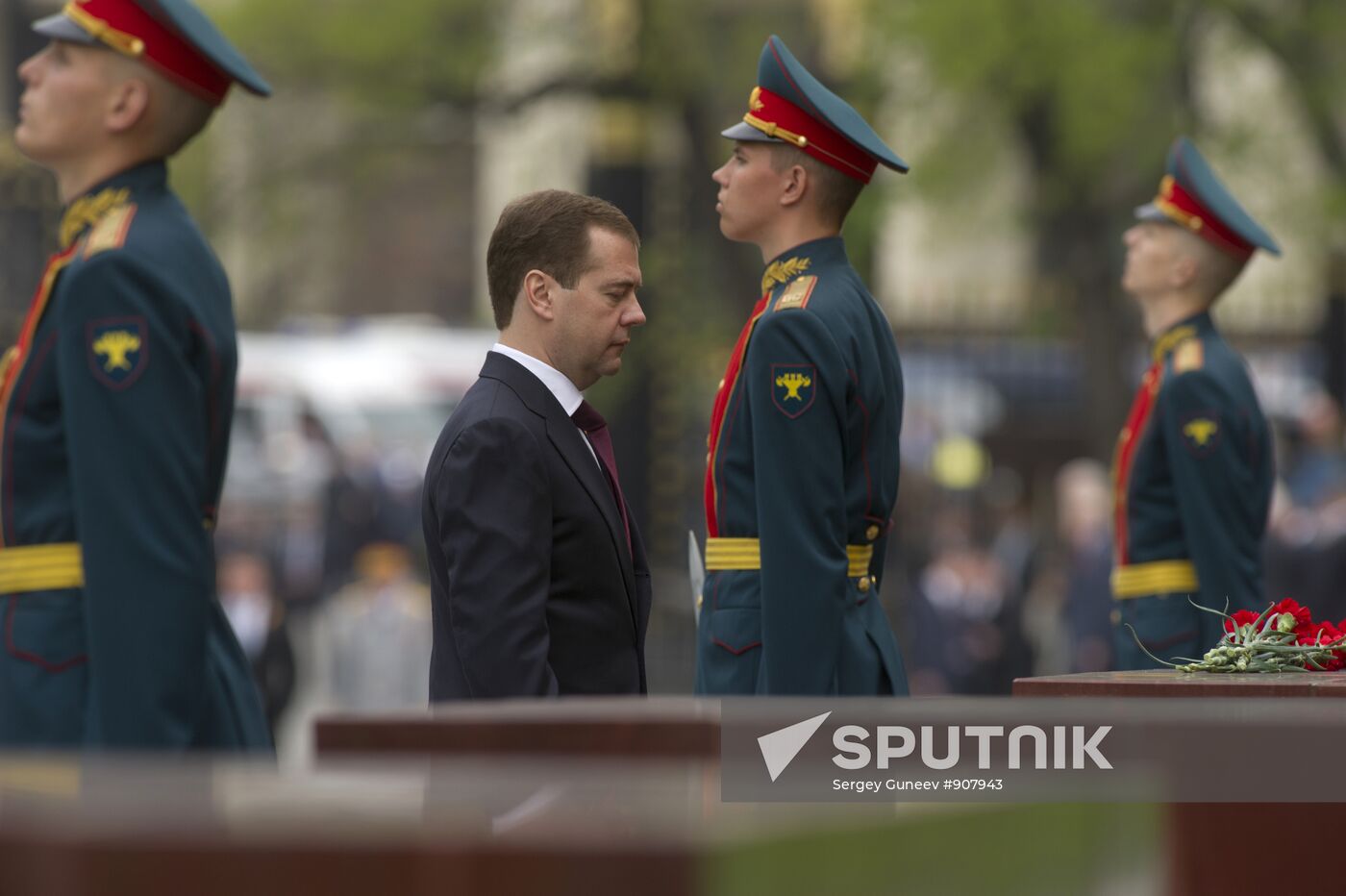 Dmitry Medvedev attends memorial ceremony for Victory Day