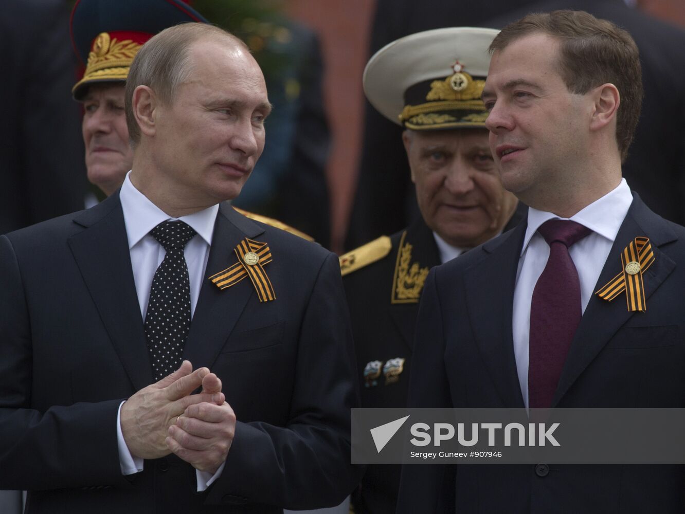 Dmitry Medvedev and Vladimir Putin attend memorial ceremony