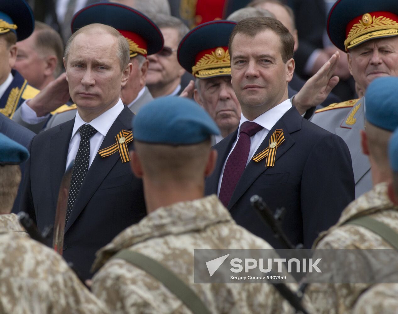 Dmitry Medvedev and Vladimir Putin attend memorial ceremony