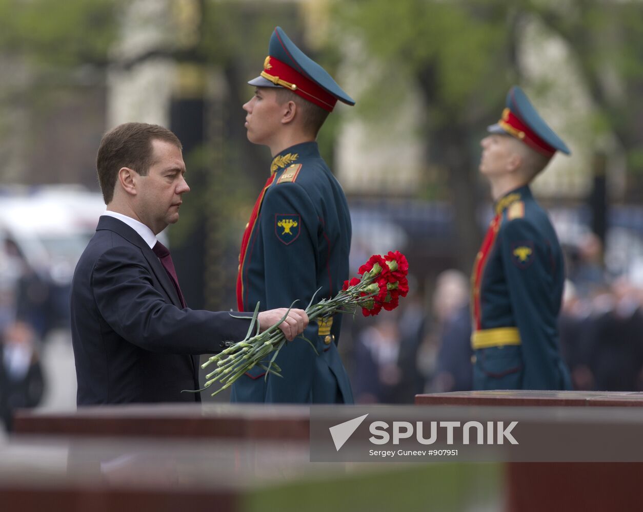 Dmitry Medvedev attends memorial ceremony for Victory Day