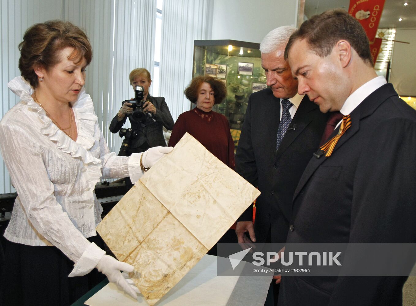 Dmitry Medvedev visits Russian Armed Forces Central Museum