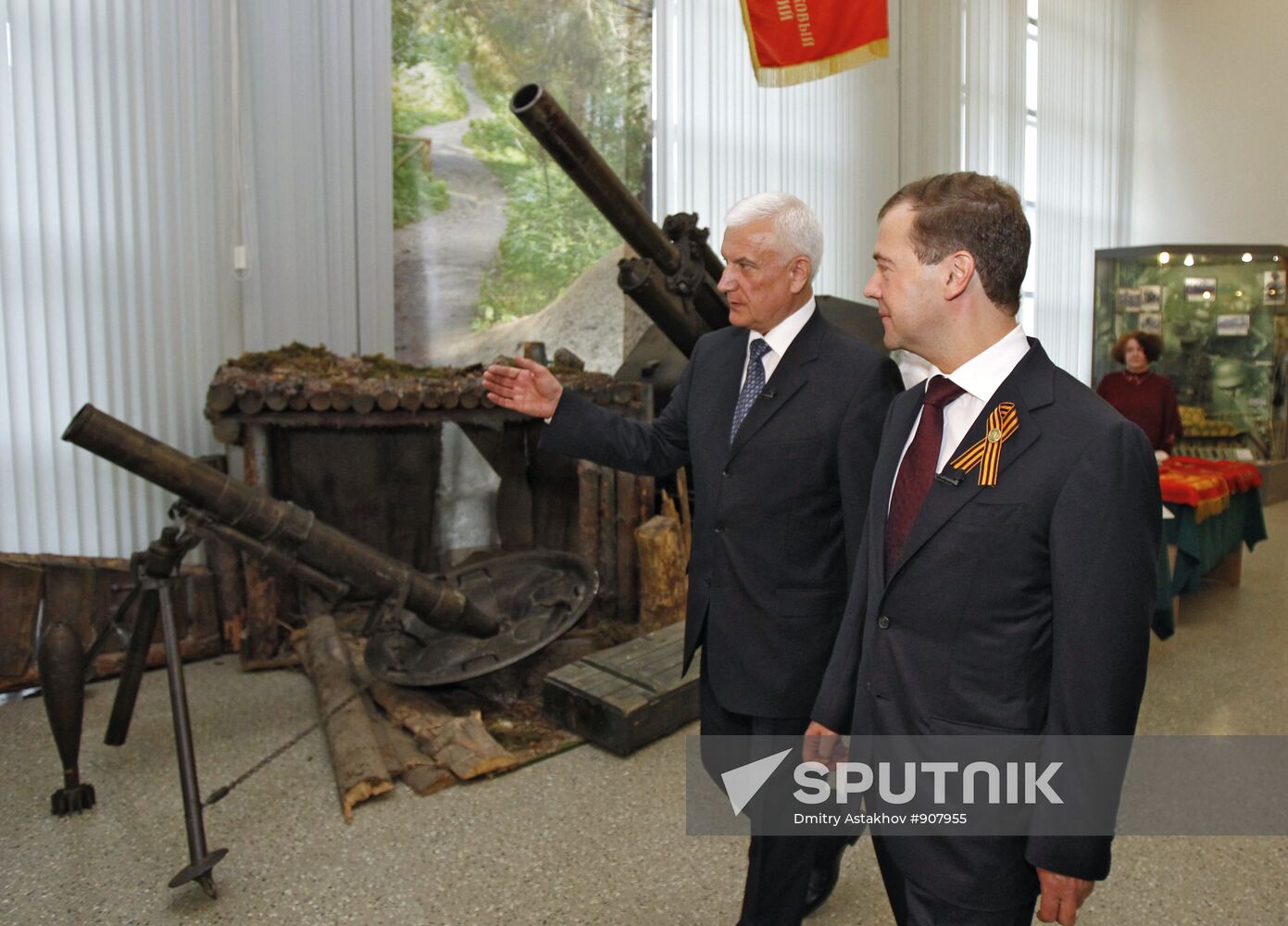 Dmitry Medvedev visits Russian Armed Forces Central Museum