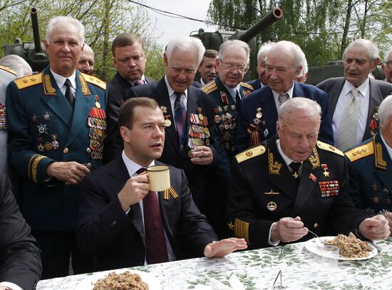 Dmitry Medvedev visits Russian Armed Forces Central Museum