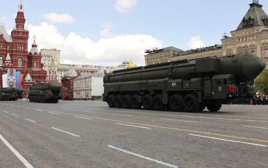 Military parade held on 66th anniversary of Victory in WWII