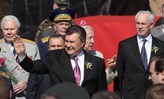 Viktor Yanukovych, Mykola Azarov