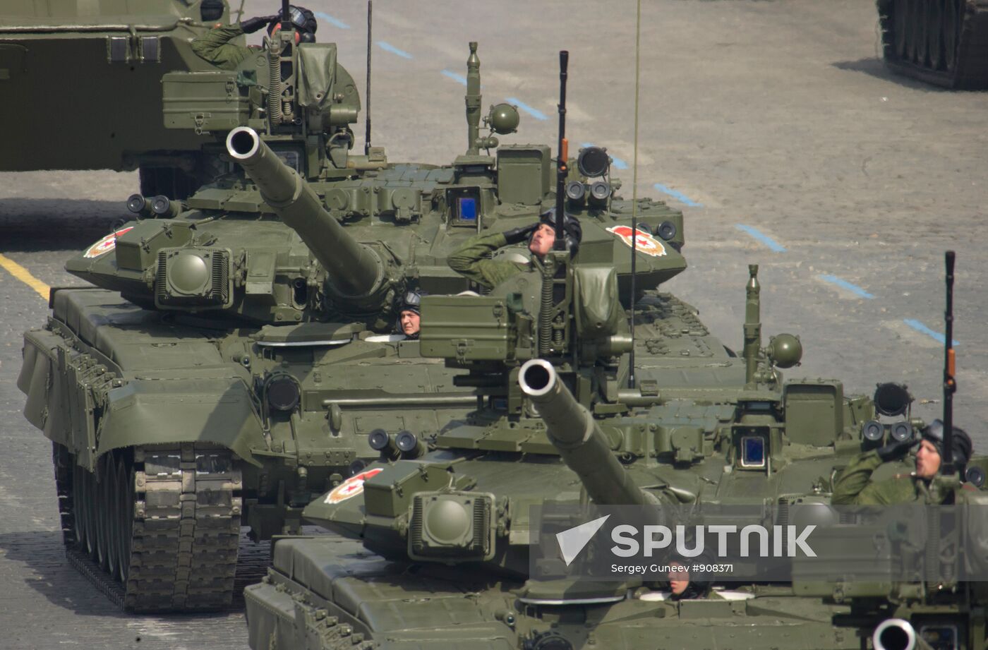 Military parade held on 66th anniversary of Victory in WWII