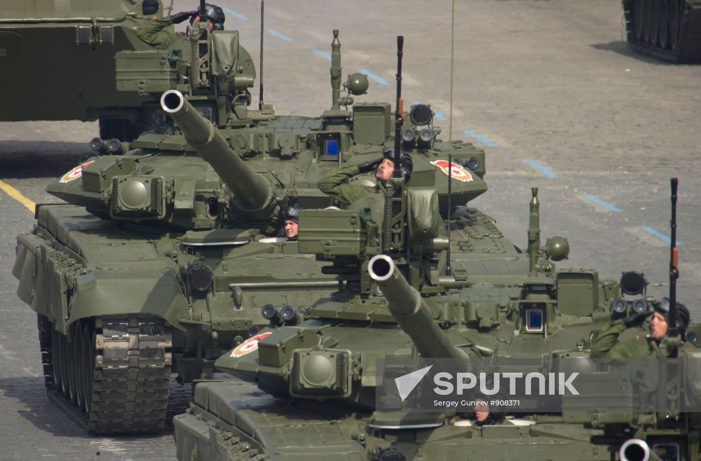 Military parade held on 66th anniversary of Victory in WWII