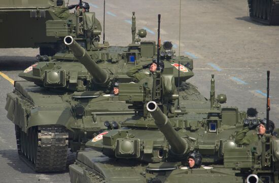 Military parade held on 66th anniversary of Victory in WWII