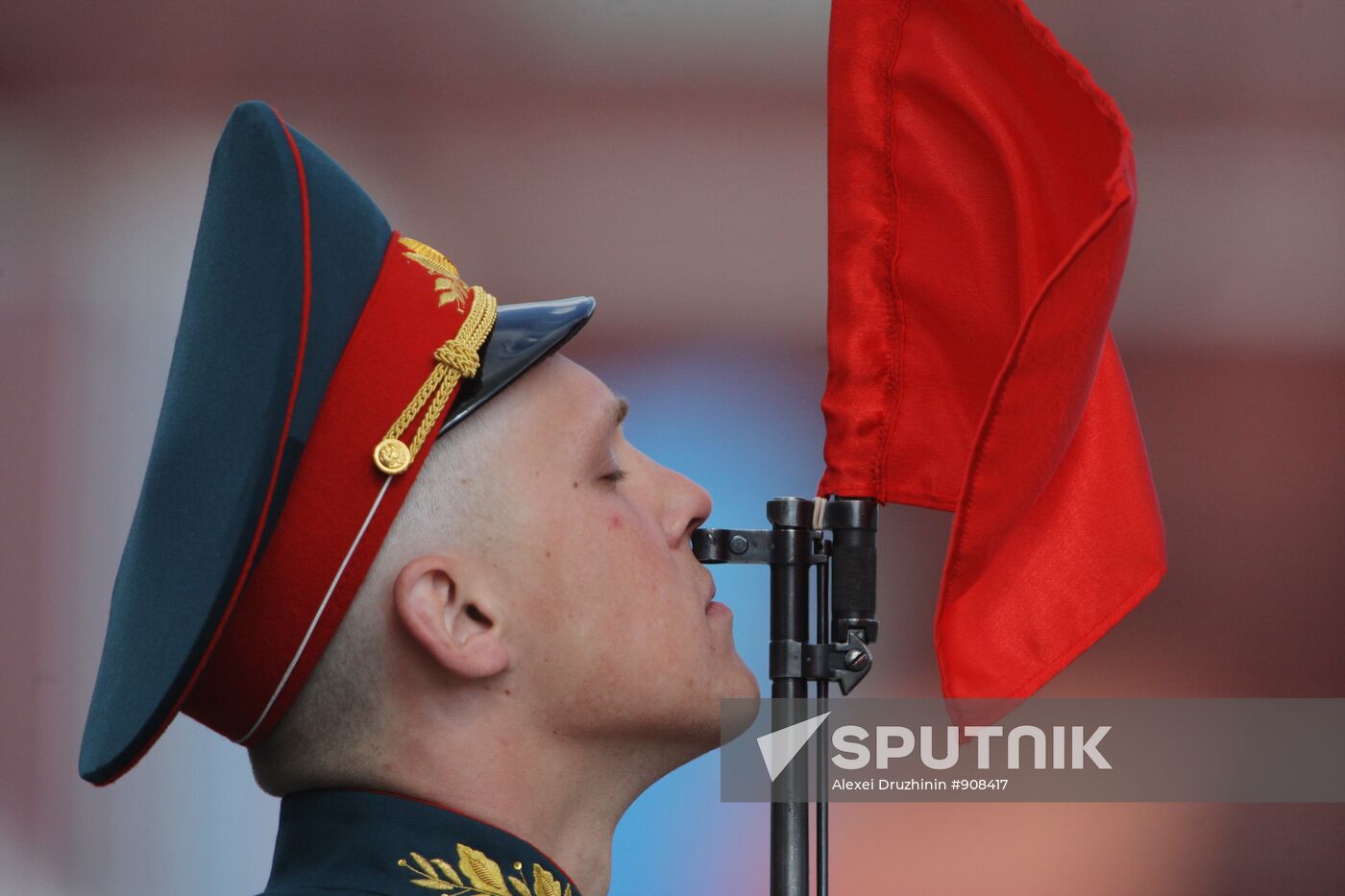 Military parade held on 66th anniversary of Victory in WWII