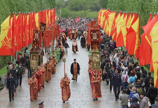 Holy procession with Mother of God Uryupinsk icon in Volgograd